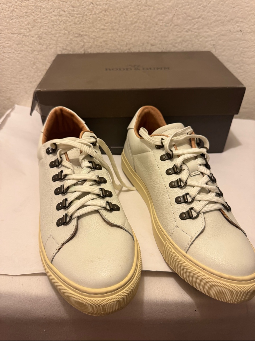 Rodd & Gunn Ivory Leather Low-Top Sneakers with Cream Sole